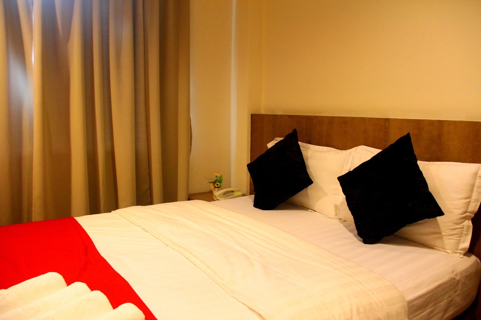 Hotel Ninety Six Raya