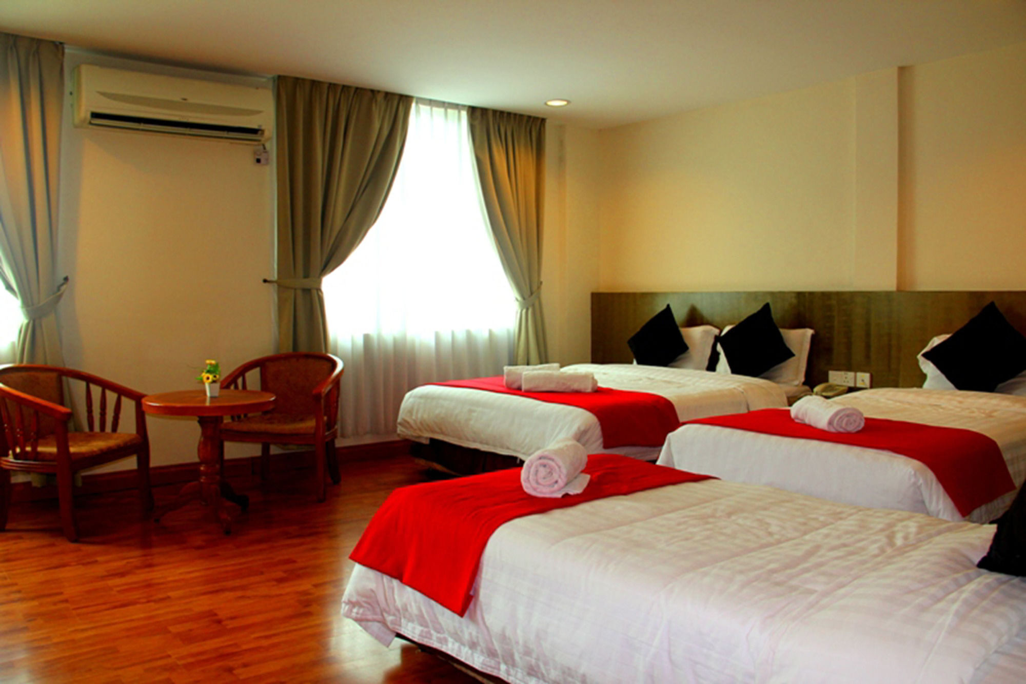Hotel Ninety Six Raya 2*