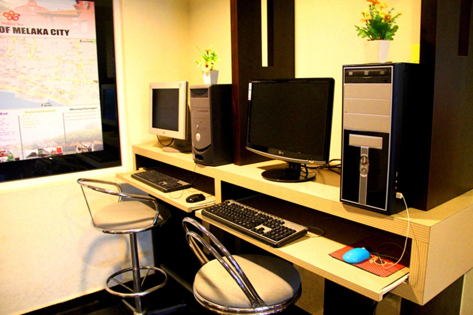Hotel Ninety Six Raya