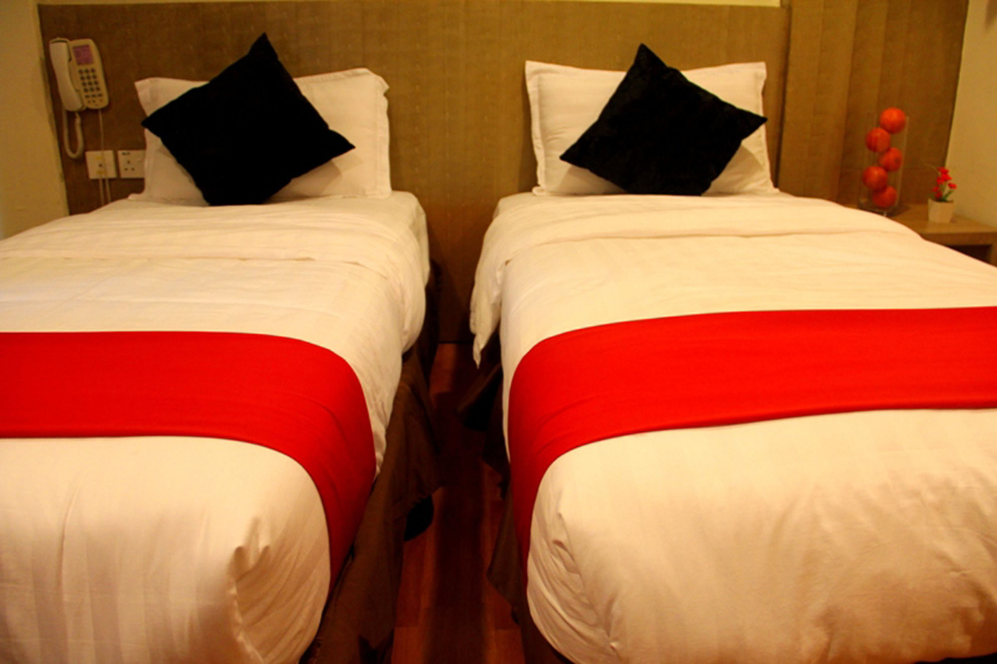 Hotel Ninety Six Raya